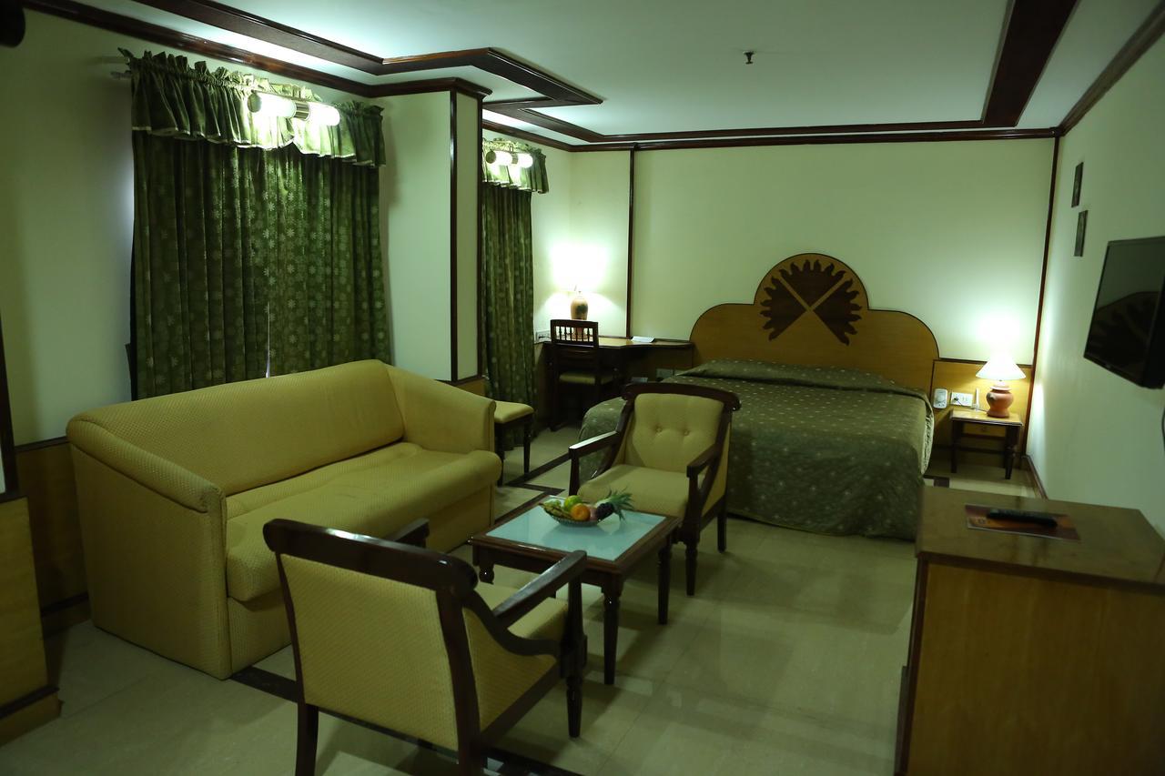 The Surya, Cochin Hotell Angamali Exteriör bild