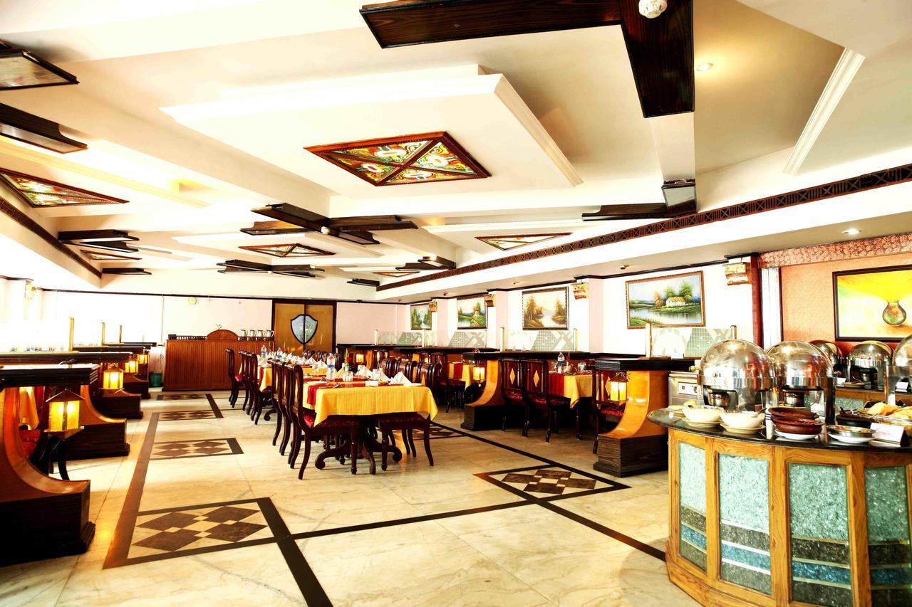 The Surya, Cochin Hotell Angamali Exteriör bild