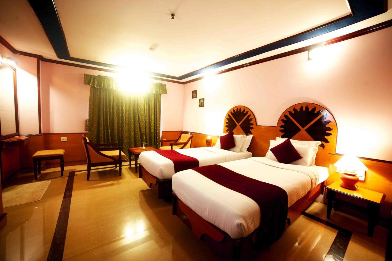 The Surya, Cochin Hotell Angamali Exteriör bild