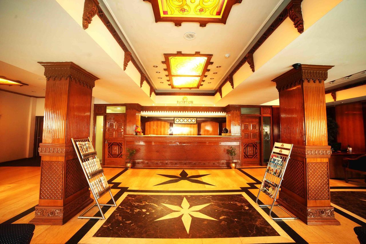 The Surya, Cochin Hotell Angamali Exteriör bild