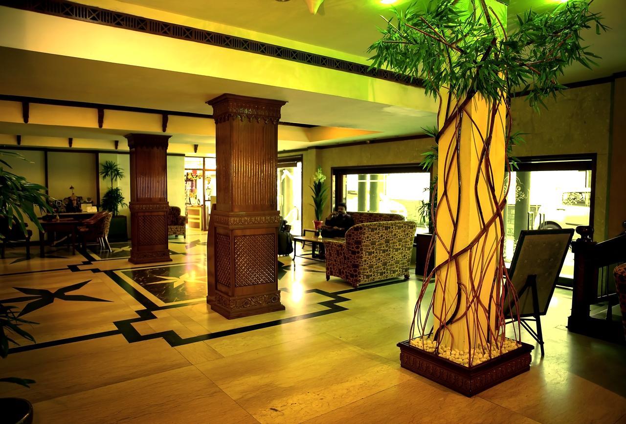 The Surya, Cochin Hotell Angamali Exteriör bild
