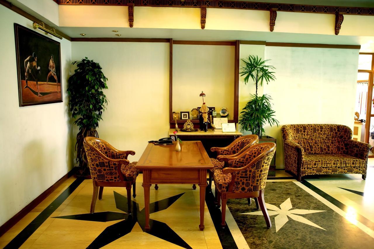 The Surya, Cochin Hotell Angamali Exteriör bild